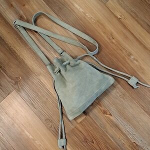 FREE PEOPLE BILLIE Gray Suede  Drawstring Bag. Orig. 98-. Great Condition